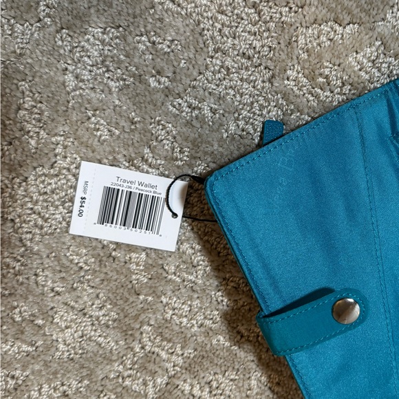 NWT Vera Bradley Teal Quilted Travel Wallet - Picture 4 of 4
